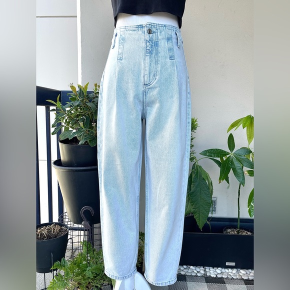 Zara Denim - ZARA Hight Waist Barrel Leg Jeans in Light Wash (Blue), Size US 4 ( Eur 36)